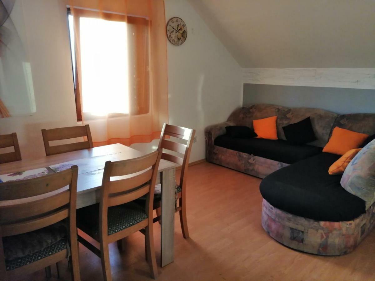 Apartmani Petra Vrsi Exteriör bild