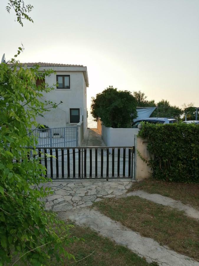 Apartmani Petra Vrsi Exteriör bild