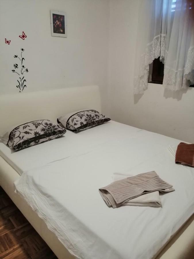 Apartmani Petra Vrsi Exteriör bild