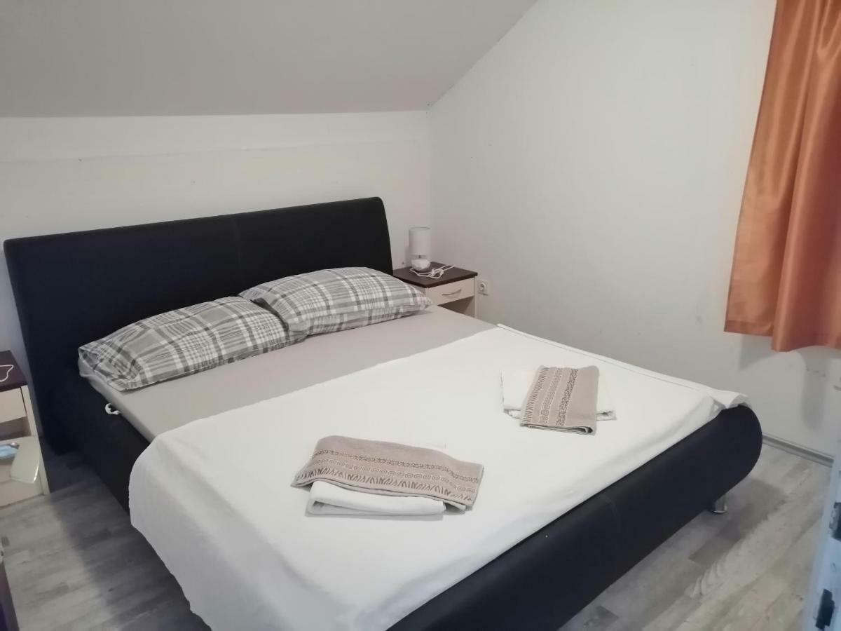 Apartmani Petra Vrsi Exteriör bild